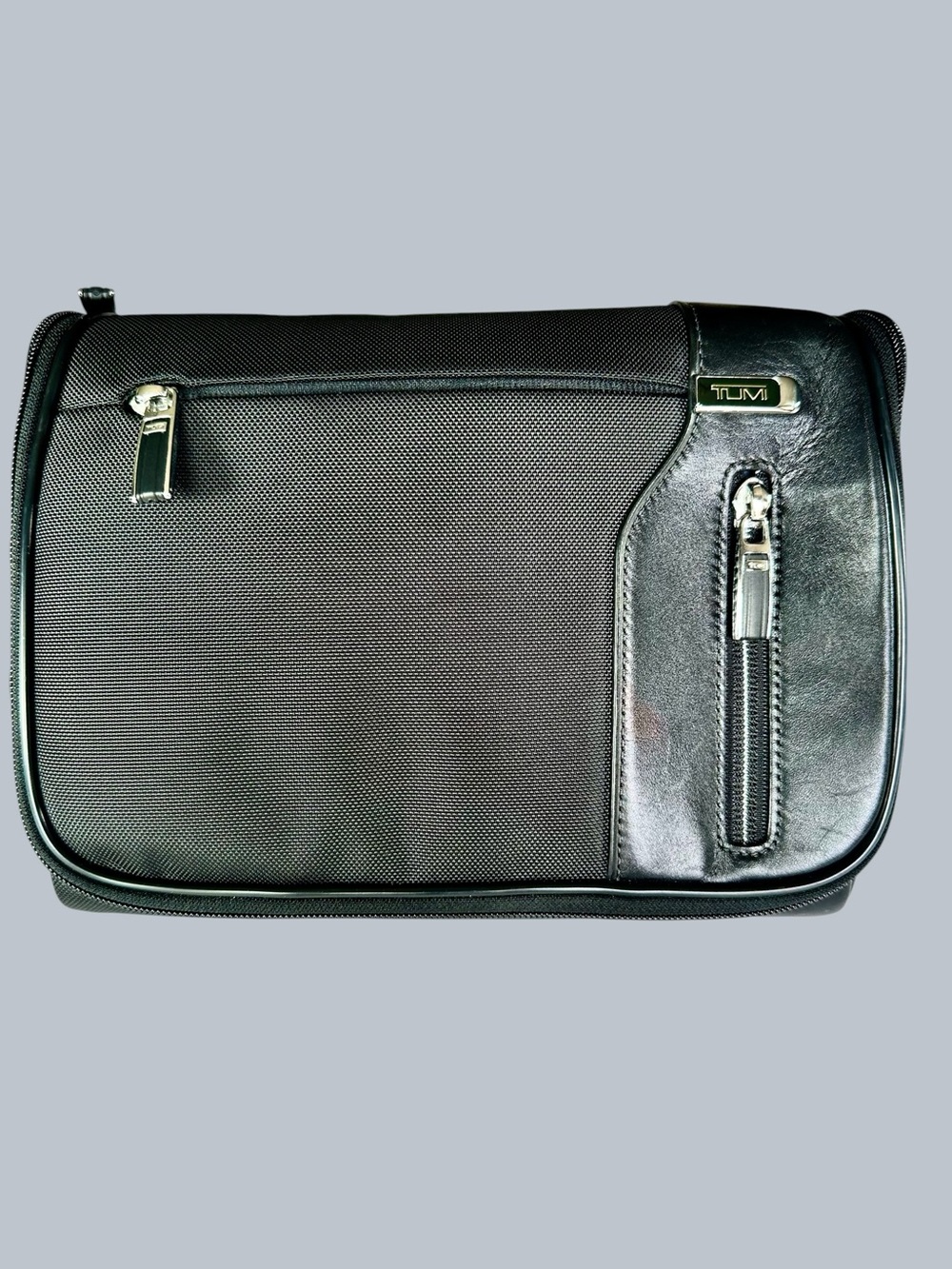 Tumi Arrivé Barajas Leather Toiletries travel kit - Picture 1 of 13